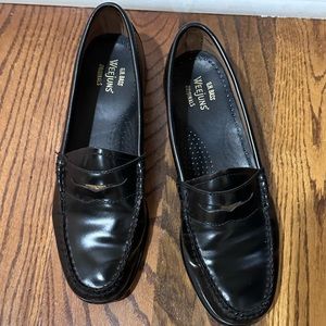 G.H. Bass Weejuns Original size 8.5 M Black Used leather upper and outsole.